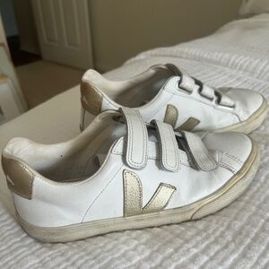 EU 37 Veja Recife white leather platine (gold) Velcro low top sneaker - W10